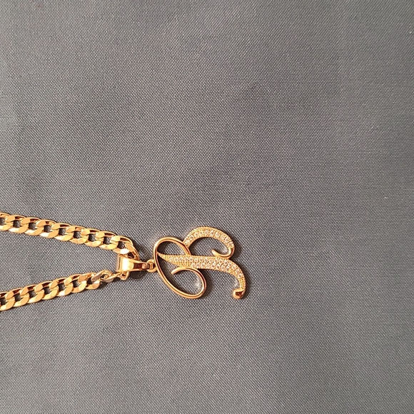 chain with letter b charm cuban style chain - Picture 2 of 3
